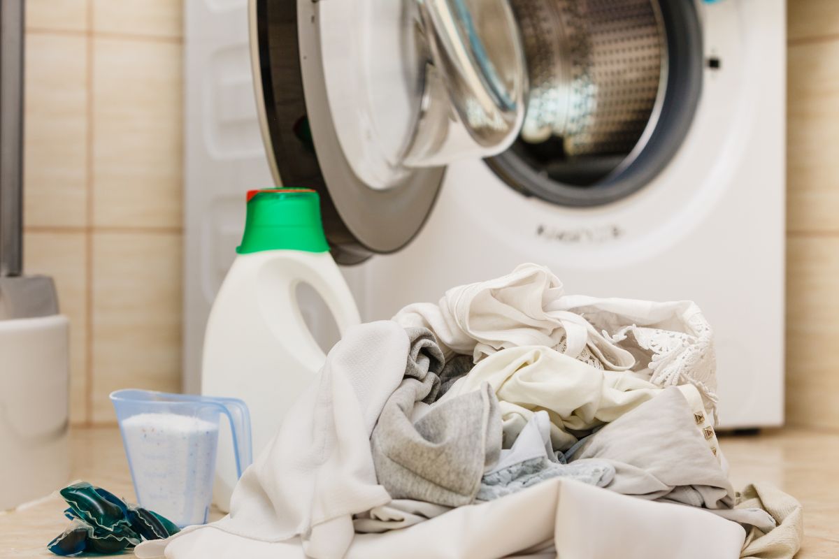 Can You Put Detergent Directly On Clothes? (+The Correct Way) » Fix It