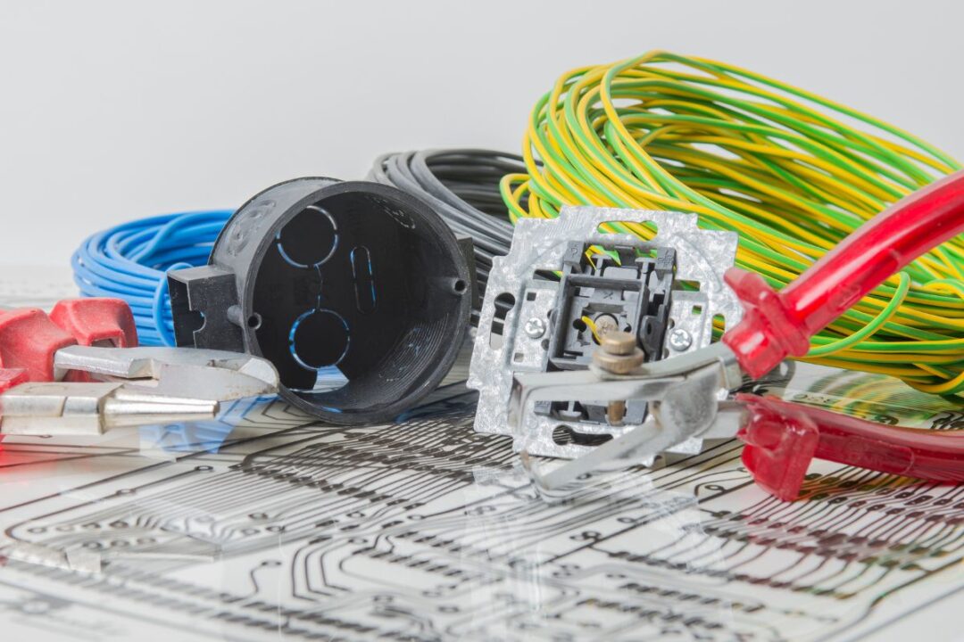 How Many Lights And Outlets On A 15 AMP Circuit? » Fix It Wired
