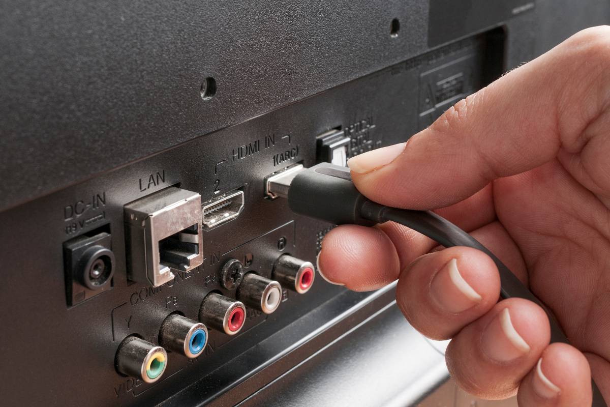 8 Reasons Your TV Turns On And Off Immediately » Fix It Wired
