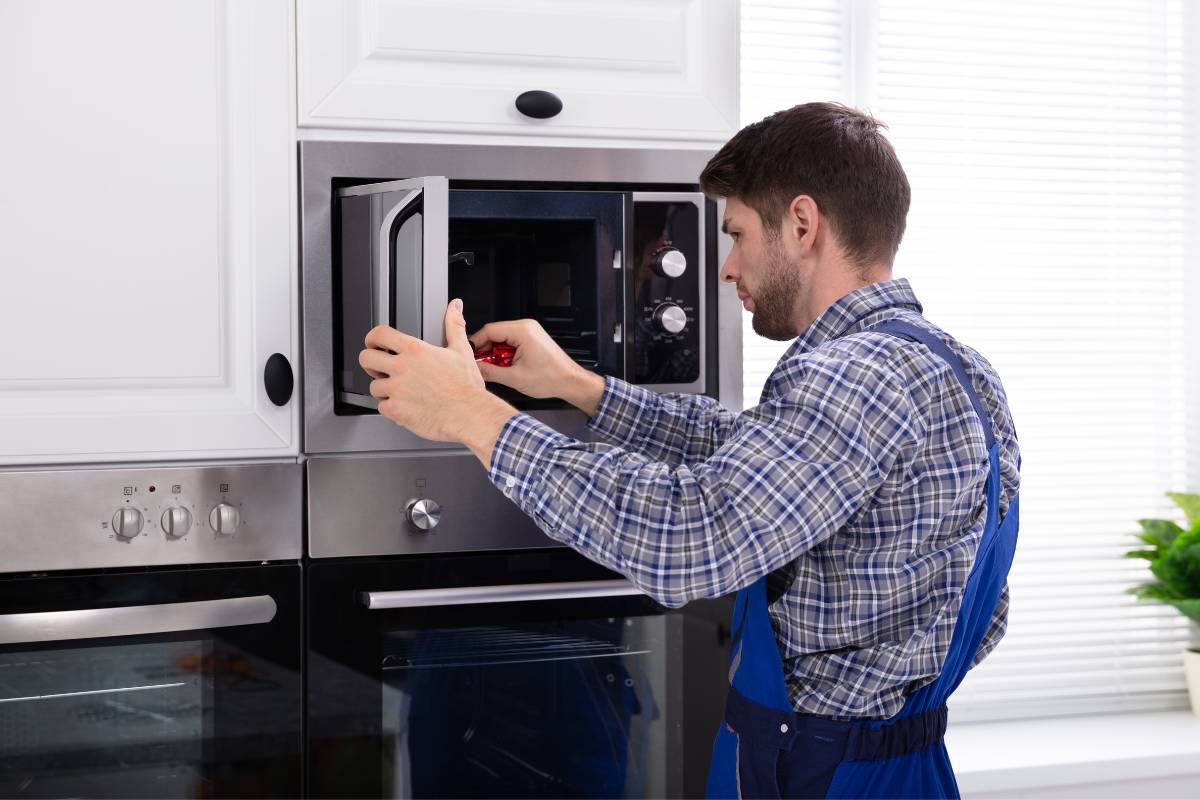 7 Ways To Fix LG Microwave Door Error » Fix It Wired