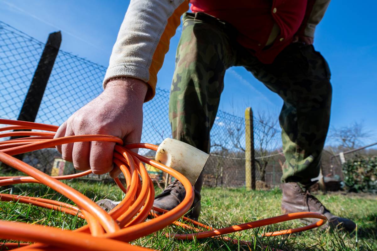 Can Extension Cords Get Wet? (Expert's Advice!) » Fix It Wired